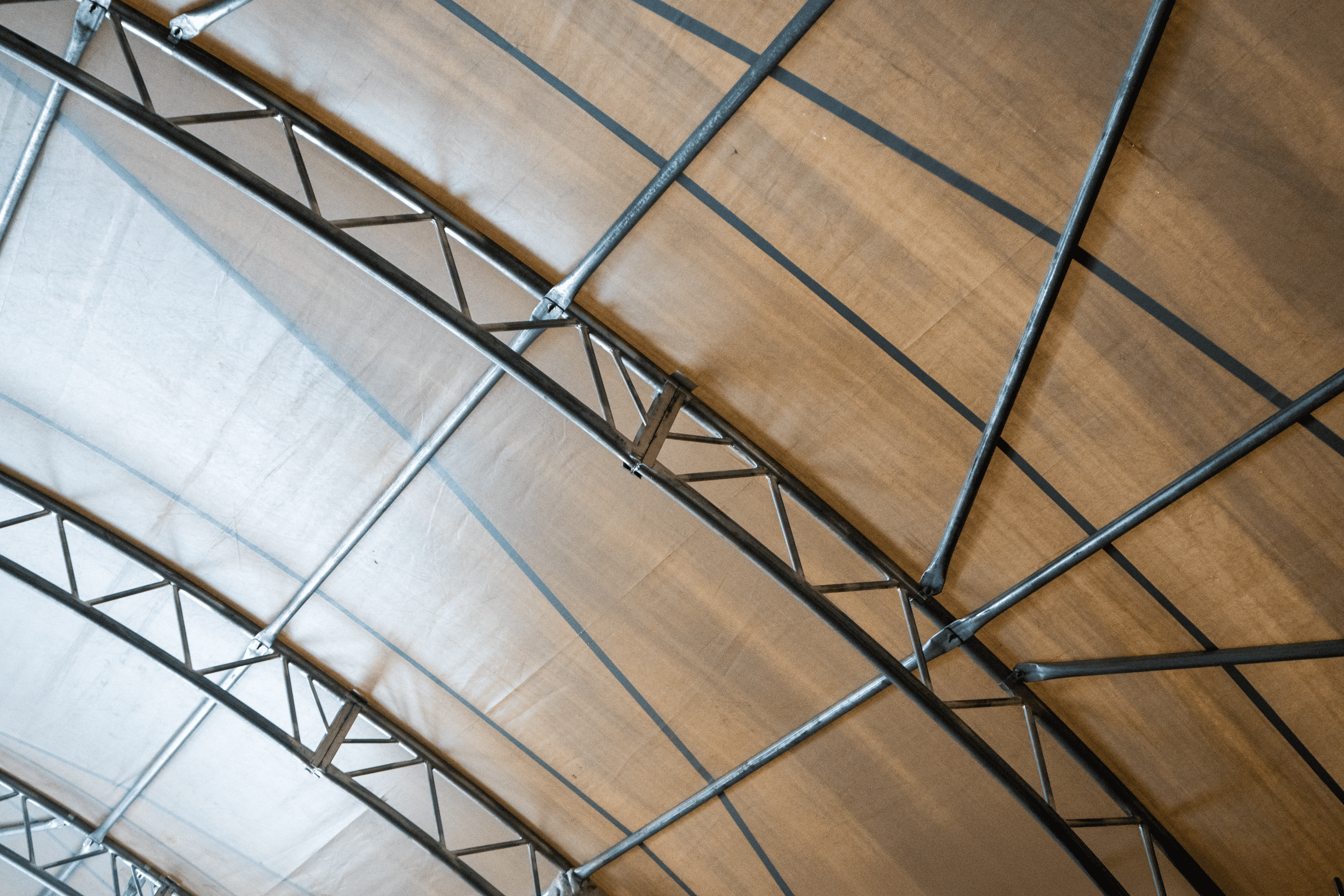 Καταφύγιο Δοχείου - 60ft x 40ft x 20ft (18.3m x 12m x 6m) Εγκατεστημένο στην Εξωτερική πλευρά των δοχείων
